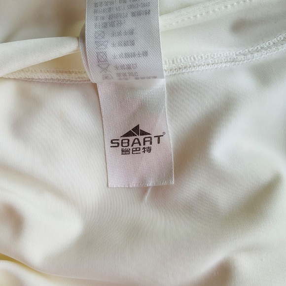 Athletic top - Picture 3 of 16